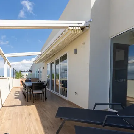 Designer Luxury Penthouse With Private Pool & Bbq شقة *