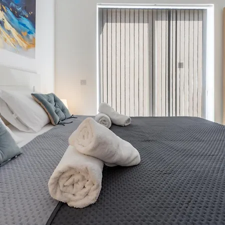 Designer Luxury Penthouse With Private Pool & Bbq Zurrieq