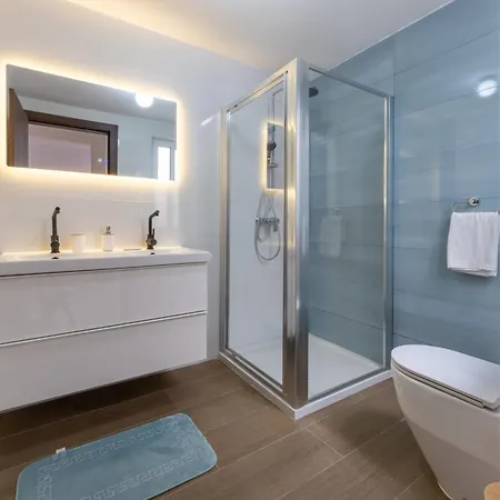 Designer Luxury Penthouse With Private Pool & Bbq