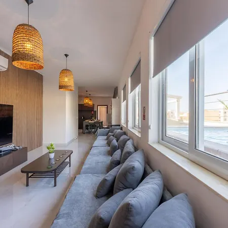 Designer Luxury Penthouse With Private Pool & Bbq *