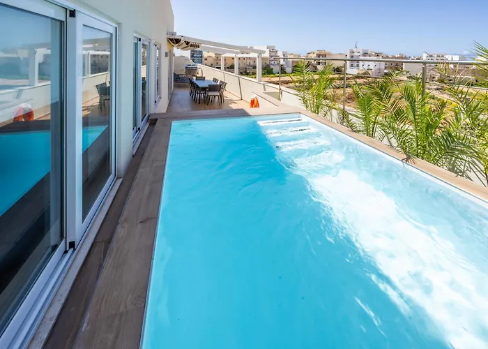 Apartment Designer Luxury Penthouse With Private Pool & Bbq *