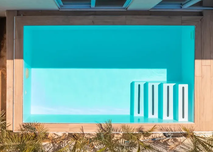 Apartment Designer Luxury Penthouse With Private Pool & Bbq *