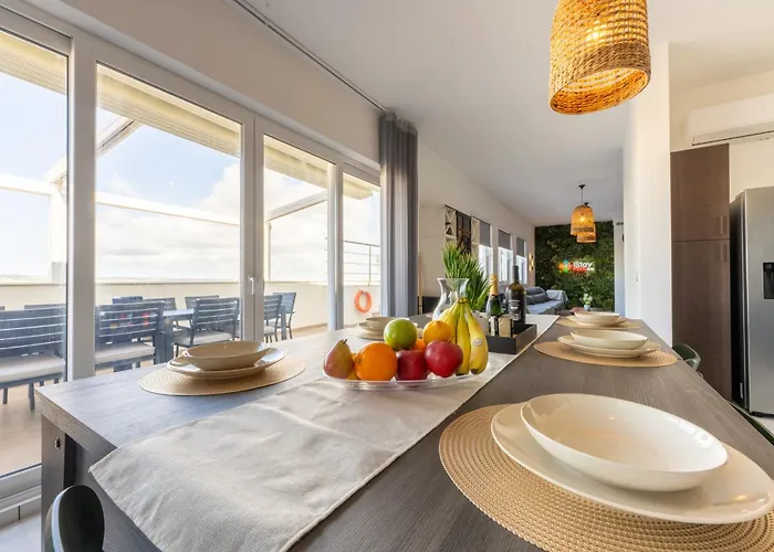 Designer Luxury Penthouse With Private Pool & Bbq