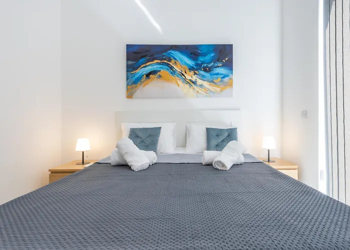 Apartment Designer Luxury Penthouse With Private Pool & Bbq