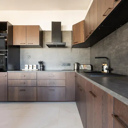Designer Luxury Penthouse With Private Pool & Bbq *