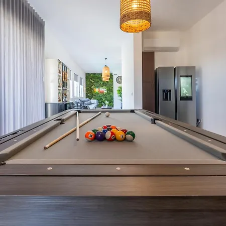 Designer Luxury Penthouse With Private Pool & Bbq Appartamento