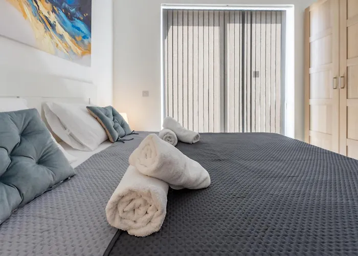 Designer Luxury Penthouse With Private Pool & Bbq Zurrieq