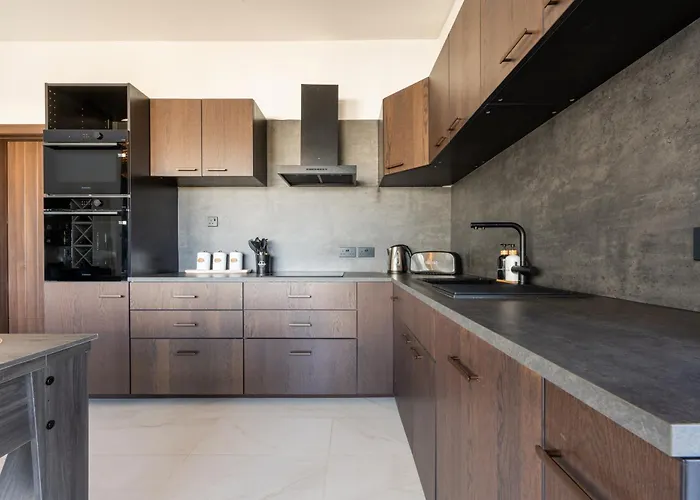 Designer Luxury Penthouse With Private Pool & Bbq *