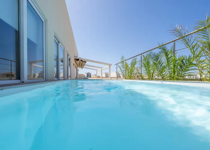 Designer Luxury Penthouse With Private Pool & Bbq Appartamento