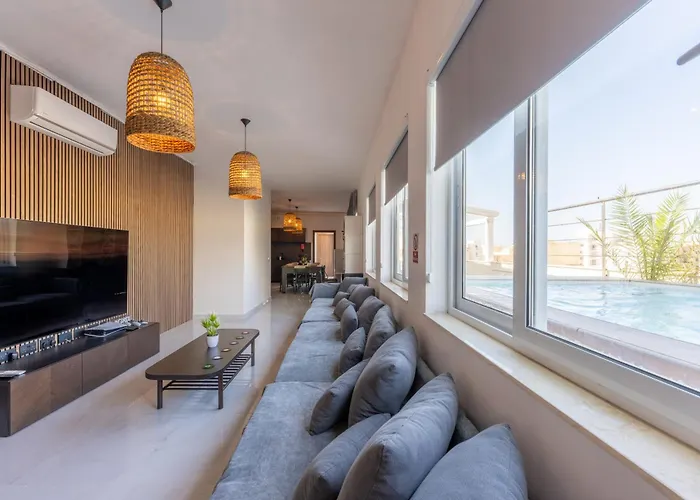 Designer Luxury Penthouse With Private Pool & Bbq *